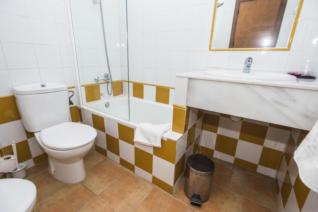 Hostal Las Cumbres Кониль-де-ла-Фронтера Экстерьер фото