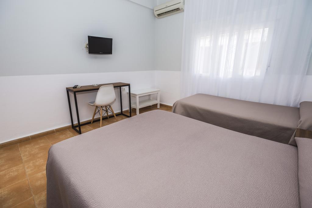 Hostal Las Cumbres Кониль-де-ла-Фронтера Экстерьер фото